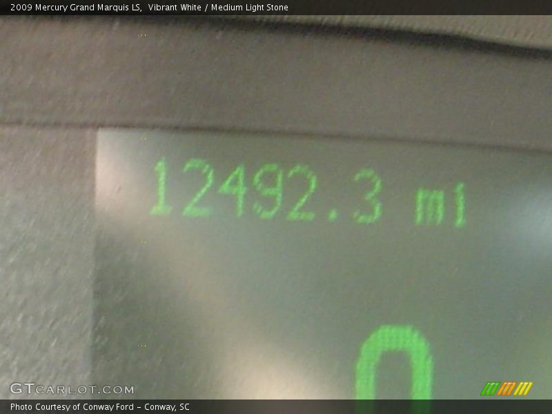 Vibrant White / Medium Light Stone 2009 Mercury Grand Marquis LS