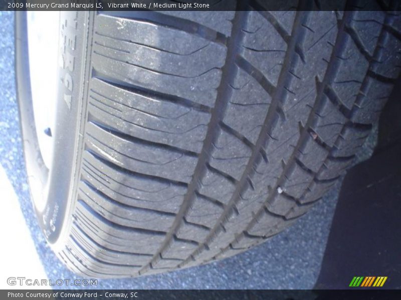 Vibrant White / Medium Light Stone 2009 Mercury Grand Marquis LS