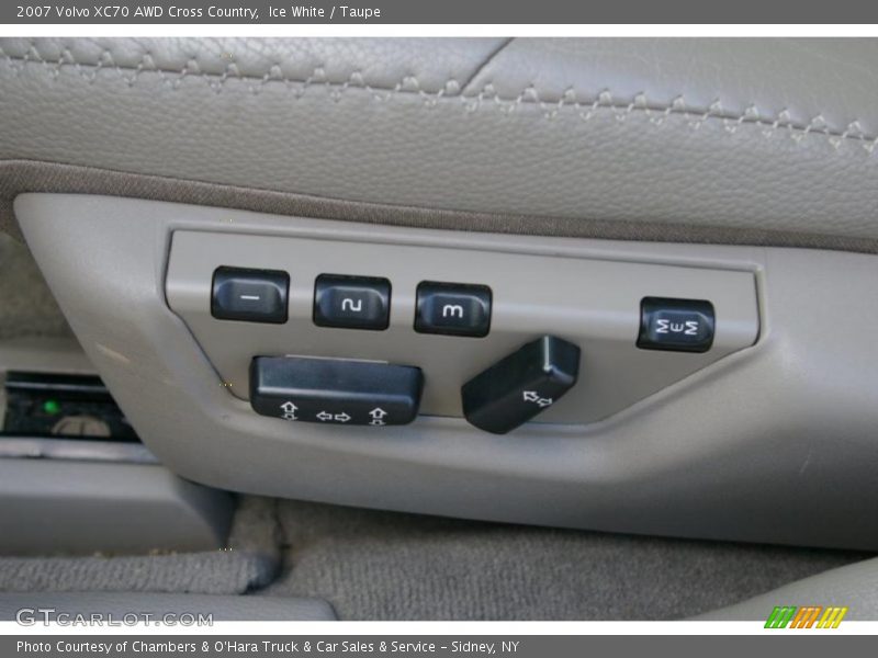 Ice White / Taupe 2007 Volvo XC70 AWD Cross Country