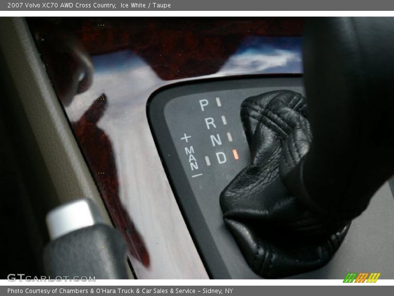 Ice White / Taupe 2007 Volvo XC70 AWD Cross Country
