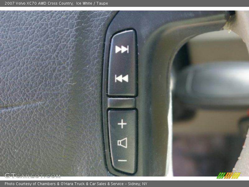 Ice White / Taupe 2007 Volvo XC70 AWD Cross Country