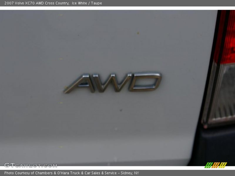 Ice White / Taupe 2007 Volvo XC70 AWD Cross Country