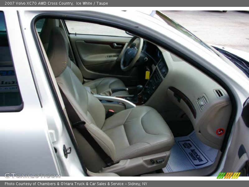 Ice White / Taupe 2007 Volvo XC70 AWD Cross Country
