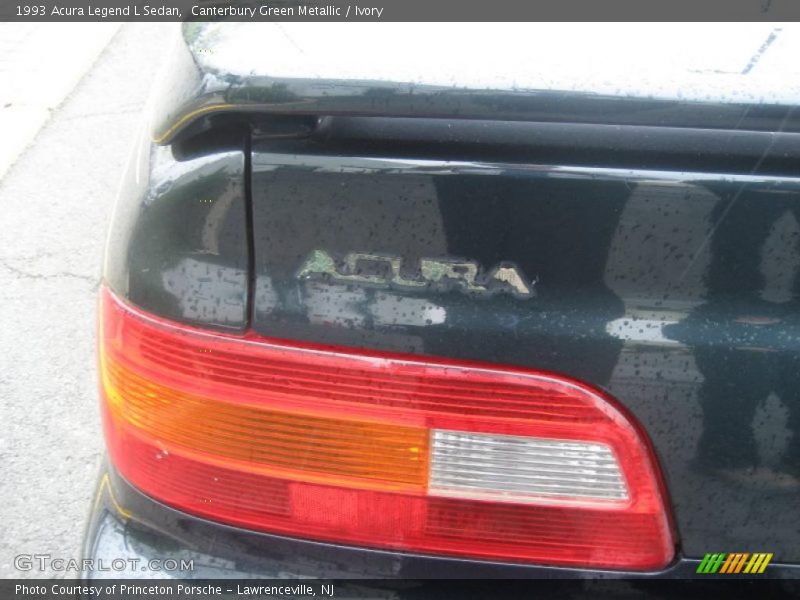 Canterbury Green Metallic / Ivory 1993 Acura Legend L Sedan