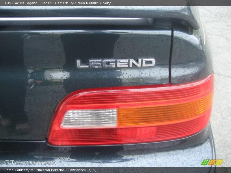 Canterbury Green Metallic / Ivory 1993 Acura Legend L Sedan