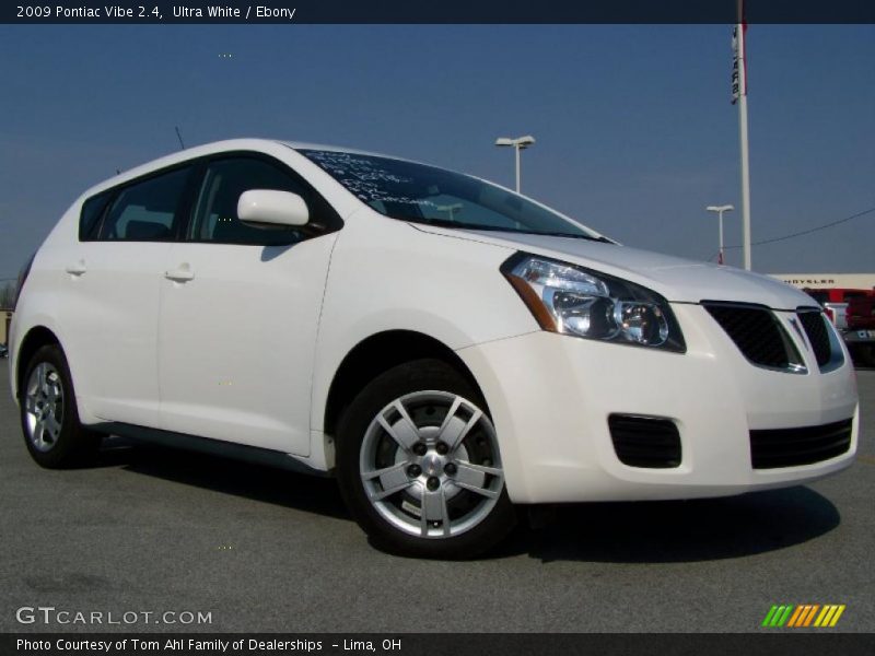 Ultra White / Ebony 2009 Pontiac Vibe 2.4
