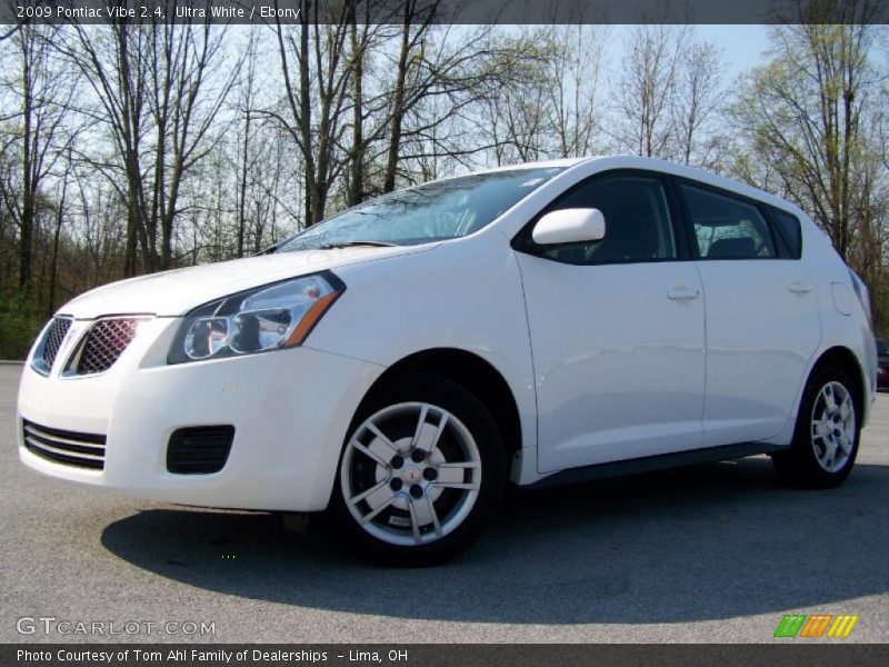 Ultra White / Ebony 2009 Pontiac Vibe 2.4