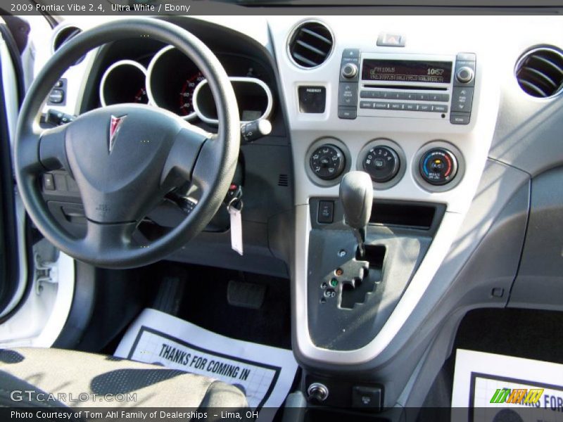 Ultra White / Ebony 2009 Pontiac Vibe 2.4