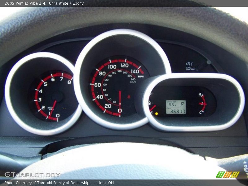 Ultra White / Ebony 2009 Pontiac Vibe 2.4