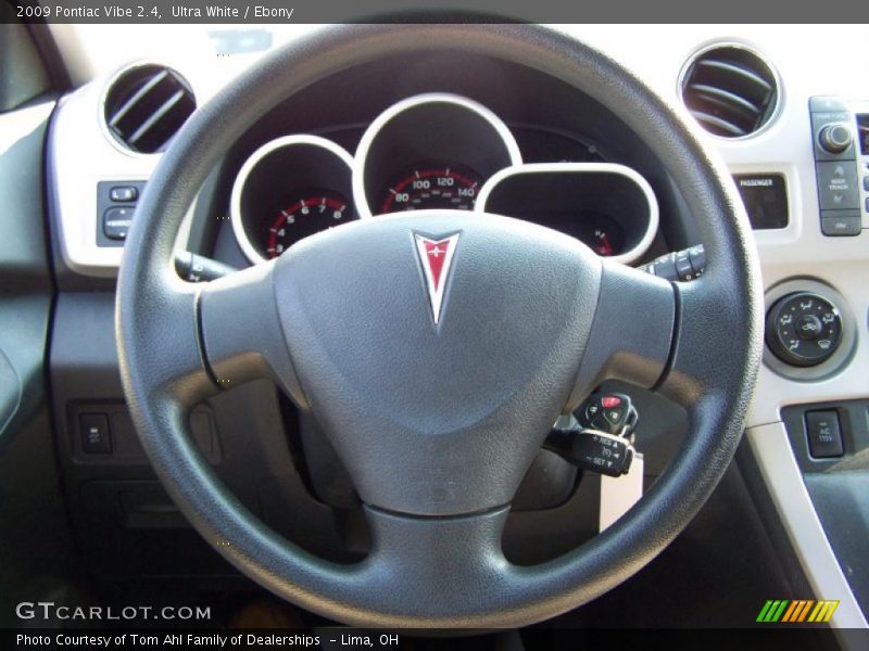Ultra White / Ebony 2009 Pontiac Vibe 2.4