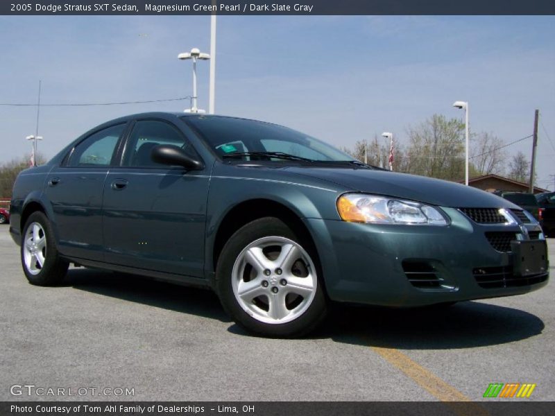 Magnesium Green Pearl / Dark Slate Gray 2005 Dodge Stratus SXT Sedan