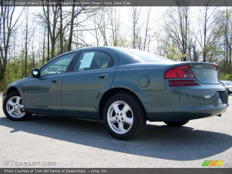 Magnesium Green Pearl / Dark Slate Gray 2005 Dodge Stratus SXT Sedan