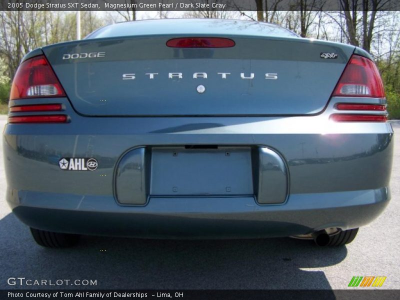Magnesium Green Pearl / Dark Slate Gray 2005 Dodge Stratus SXT Sedan