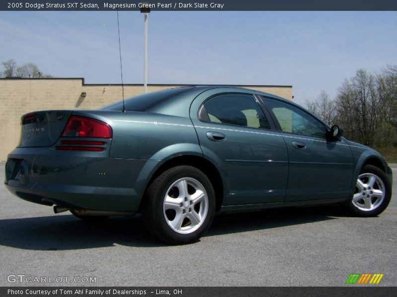 Magnesium Green Pearl / Dark Slate Gray 2005 Dodge Stratus SXT Sedan