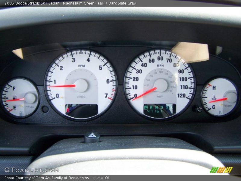 Magnesium Green Pearl / Dark Slate Gray 2005 Dodge Stratus SXT Sedan