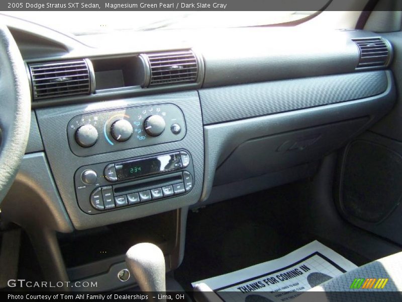 Magnesium Green Pearl / Dark Slate Gray 2005 Dodge Stratus SXT Sedan