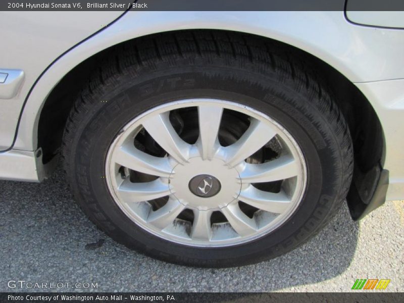 Brilliant Silver / Black 2004 Hyundai Sonata V6