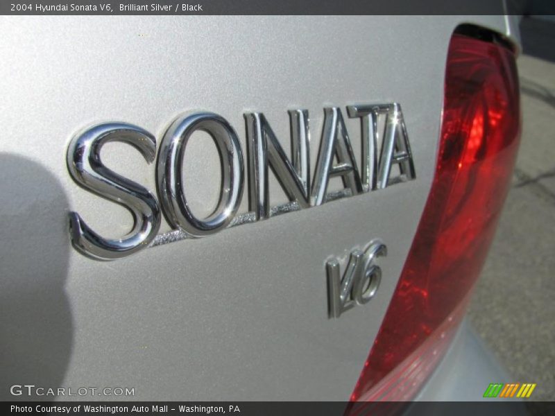 Brilliant Silver / Black 2004 Hyundai Sonata V6