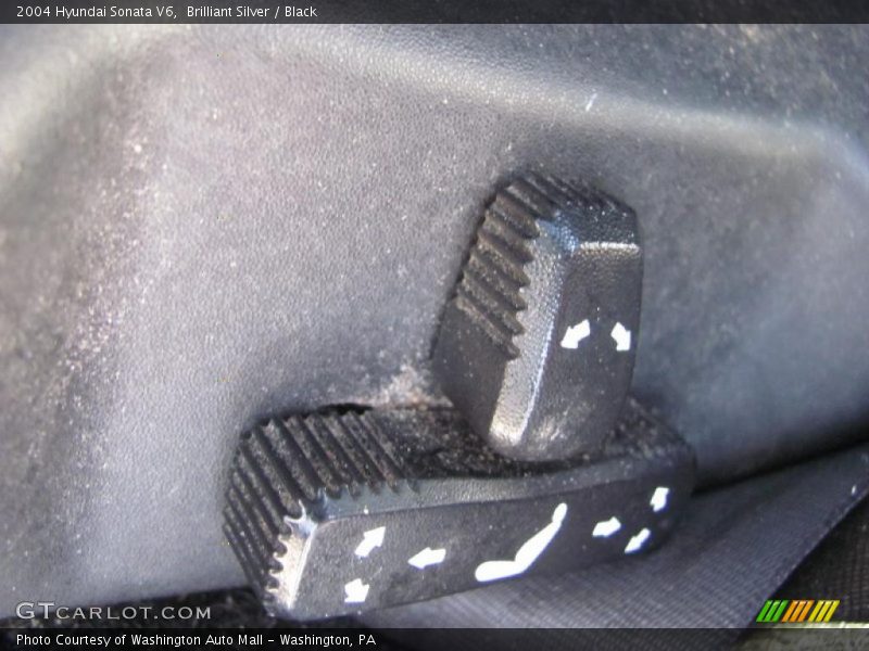 Brilliant Silver / Black 2004 Hyundai Sonata V6