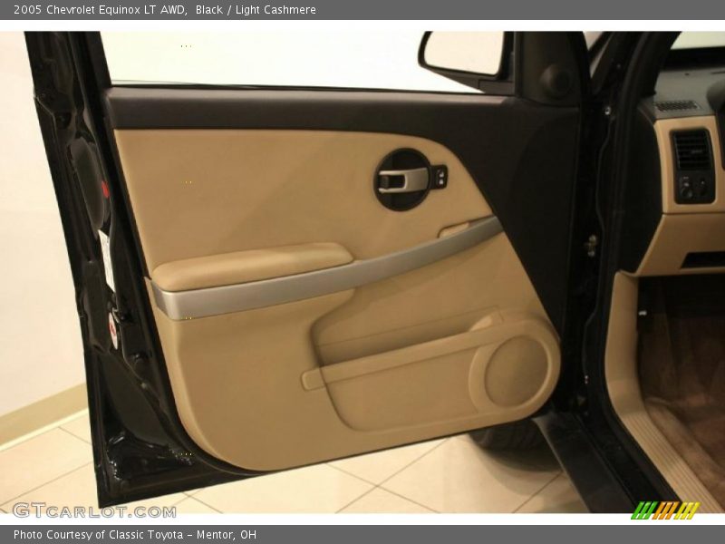 Black / Light Cashmere 2005 Chevrolet Equinox LT AWD