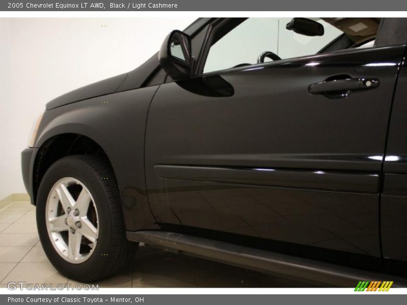 Black / Light Cashmere 2005 Chevrolet Equinox LT AWD