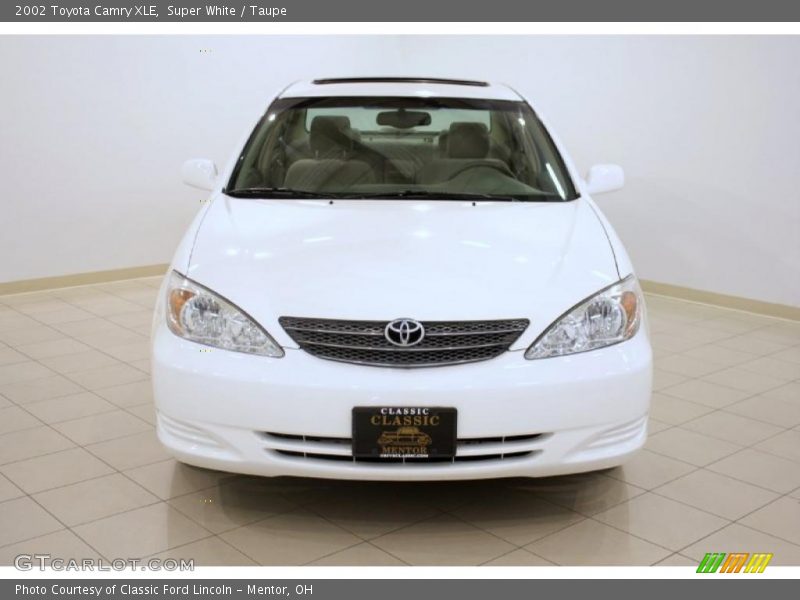 Super White / Taupe 2002 Toyota Camry XLE