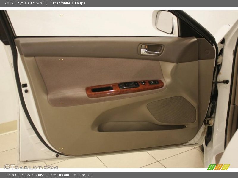 Super White / Taupe 2002 Toyota Camry XLE