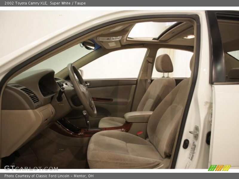 Super White / Taupe 2002 Toyota Camry XLE