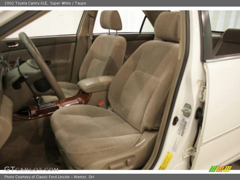 Super White / Taupe 2002 Toyota Camry XLE