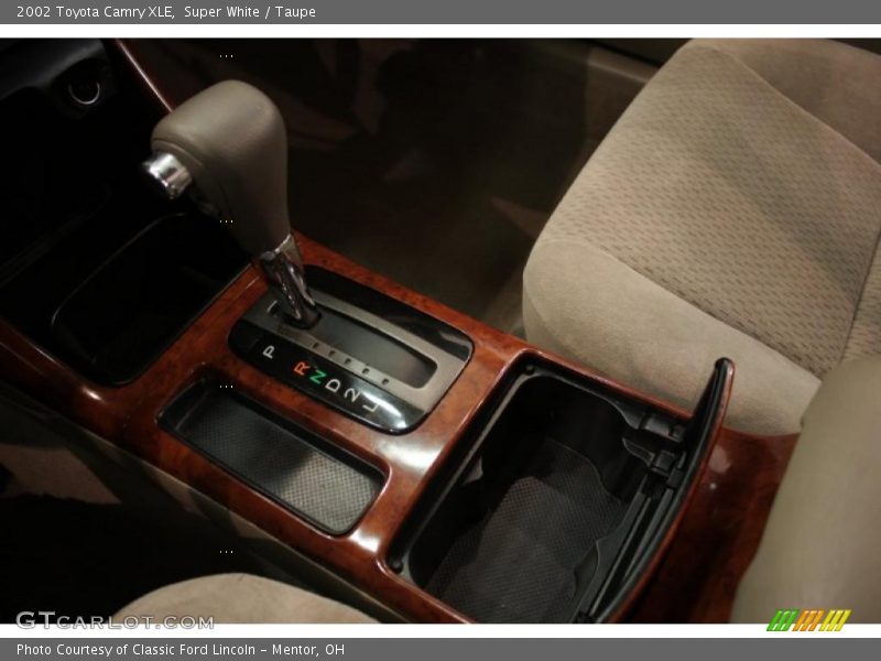 Super White / Taupe 2002 Toyota Camry XLE