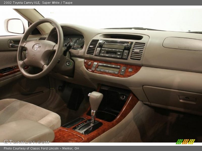 Super White / Taupe 2002 Toyota Camry XLE