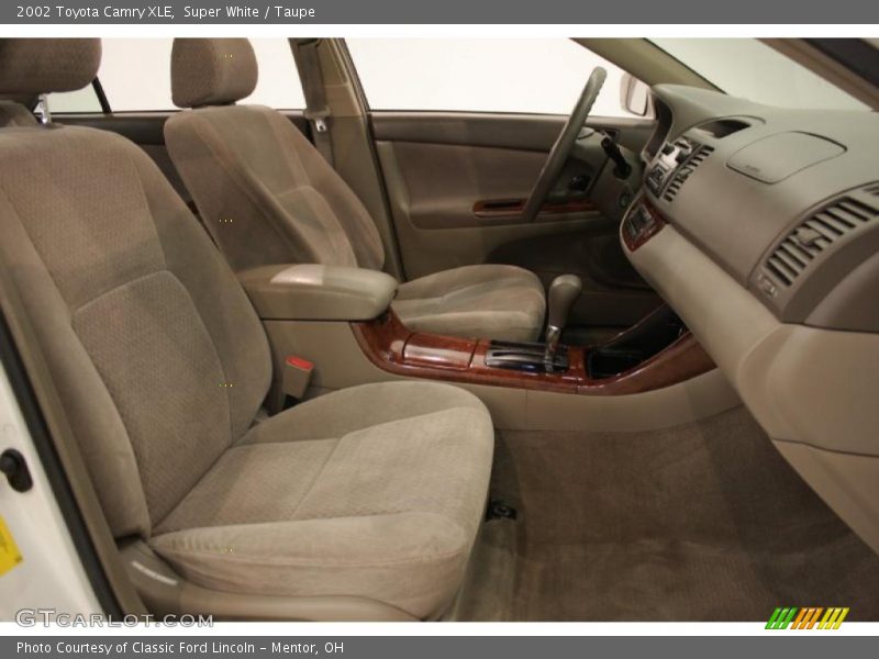 Super White / Taupe 2002 Toyota Camry XLE