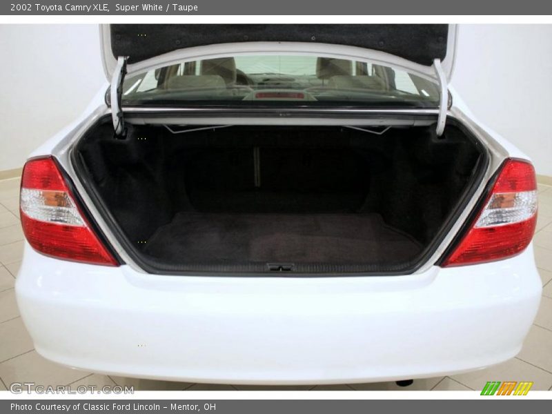 Super White / Taupe 2002 Toyota Camry XLE