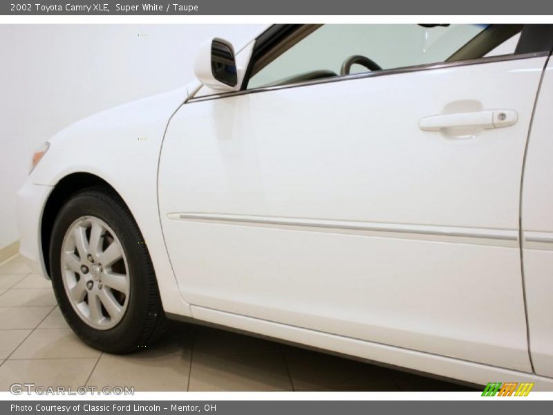 Super White / Taupe 2002 Toyota Camry XLE