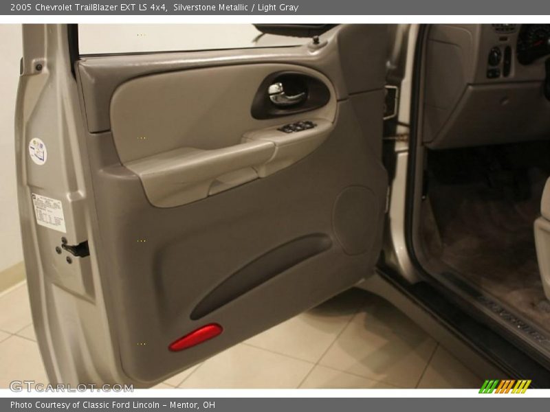 Silverstone Metallic / Light Gray 2005 Chevrolet TrailBlazer EXT LS 4x4