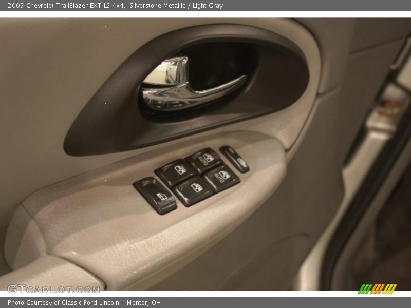 Silverstone Metallic / Light Gray 2005 Chevrolet TrailBlazer EXT LS 4x4