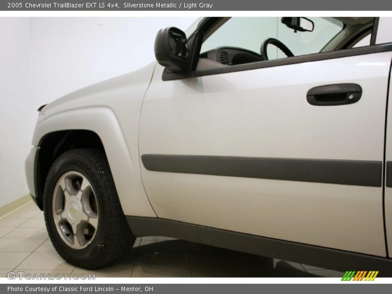Silverstone Metallic / Light Gray 2005 Chevrolet TrailBlazer EXT LS 4x4