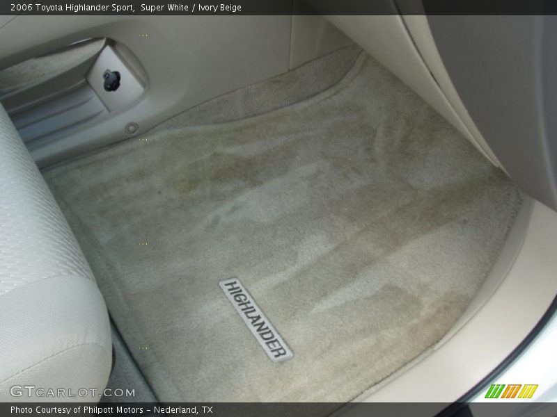 Super White / Ivory Beige 2006 Toyota Highlander Sport
