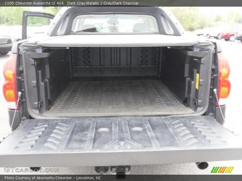 Dark Gray Metallic / Gray/Dark Charcoal 2005 Chevrolet Avalanche LS 4x4