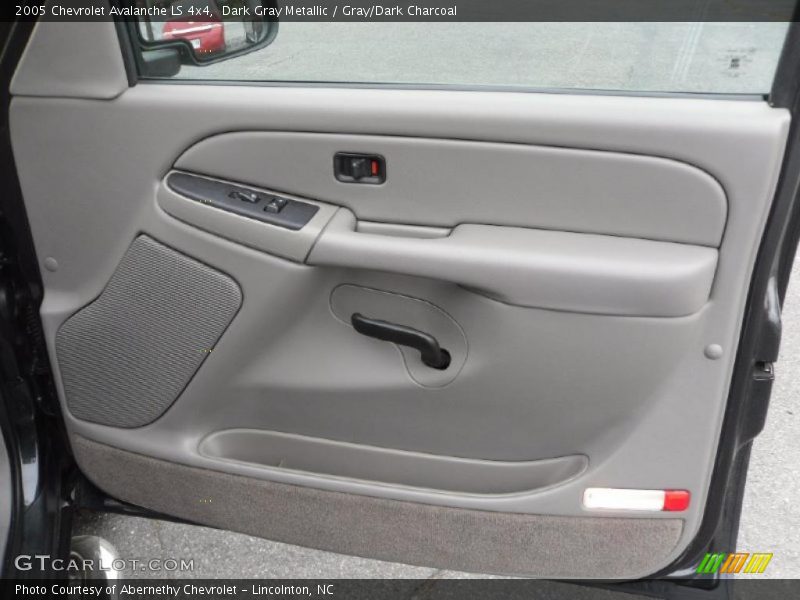 Dark Gray Metallic / Gray/Dark Charcoal 2005 Chevrolet Avalanche LS 4x4