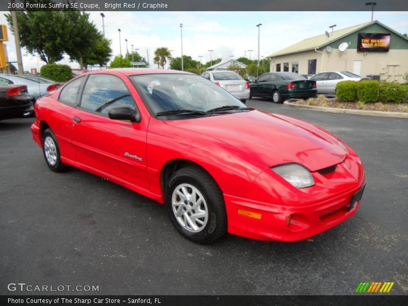 Bright Red / Graphite 2000 Pontiac Sunfire SE Coupe