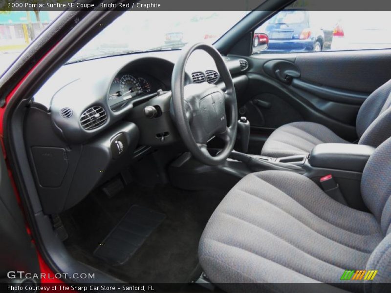 Bright Red / Graphite 2000 Pontiac Sunfire SE Coupe