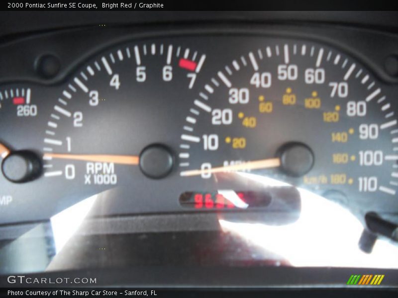 Bright Red / Graphite 2000 Pontiac Sunfire SE Coupe
