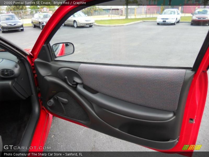 Bright Red / Graphite 2000 Pontiac Sunfire SE Coupe