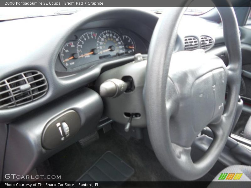 Bright Red / Graphite 2000 Pontiac Sunfire SE Coupe