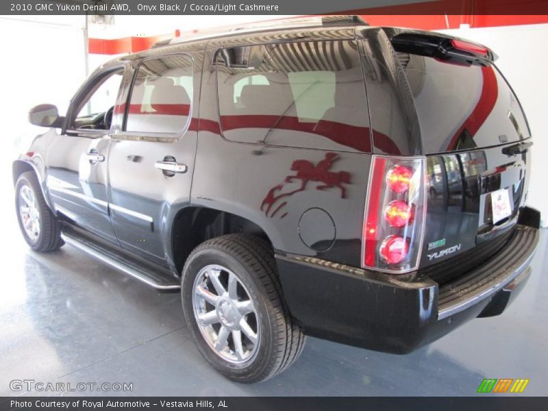 Onyx Black / Cocoa/Light Cashmere 2010 GMC Yukon Denali AWD