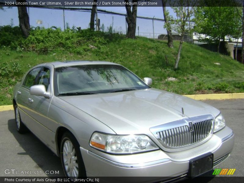 Silver Birch Metallic / Dark Stone/Medium Light Stone 2004 Lincoln Town Car Ultimate