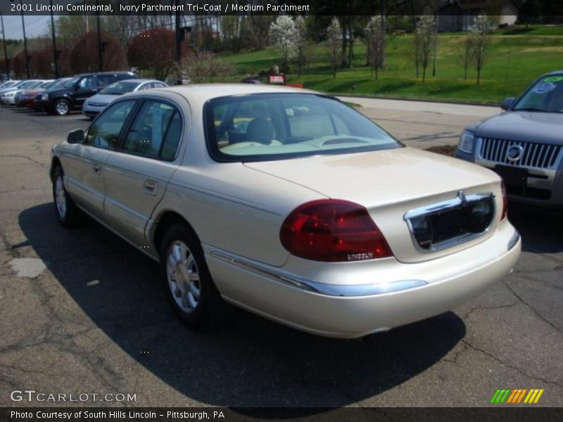 Ivory Parchment Tri-Coat / Medium Parchment 2001 Lincoln Continental