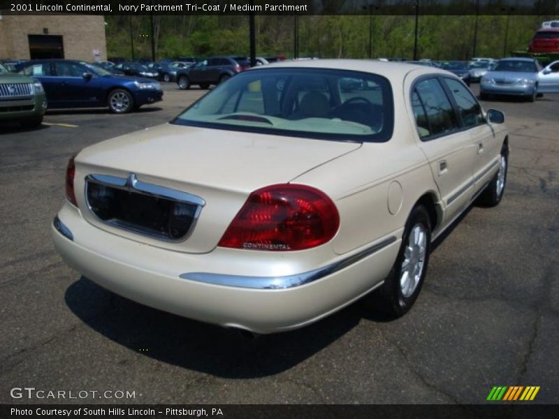 Ivory Parchment Tri-Coat / Medium Parchment 2001 Lincoln Continental