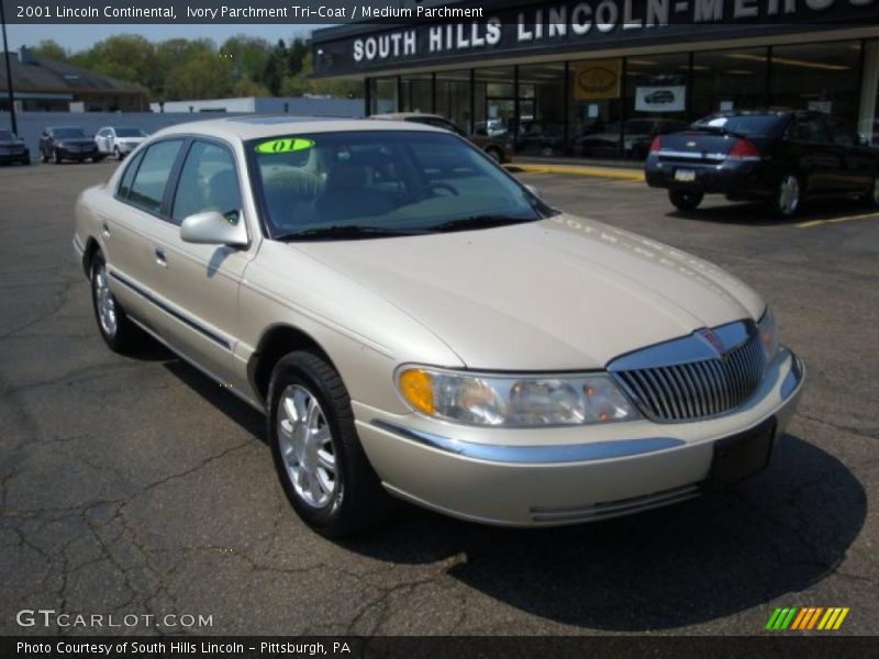 Ivory Parchment Tri-Coat / Medium Parchment 2001 Lincoln Continental